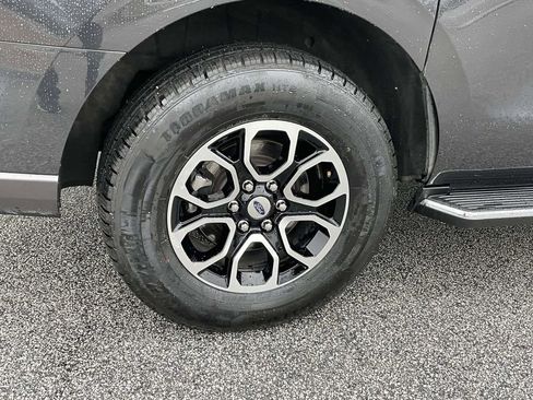 Used 2023 Ford Expedition Max XLT image 7