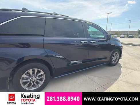 Used 2024 Toyota Sienna XLE FWD image 2