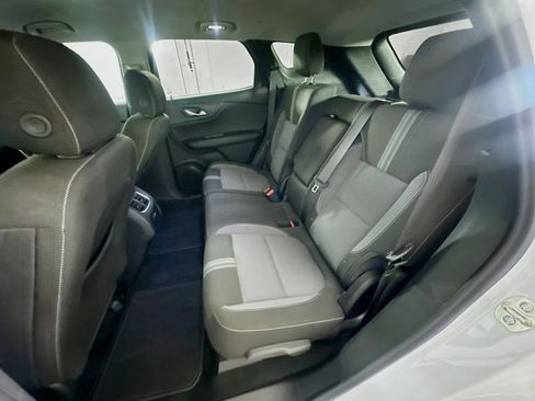 Used 2025 Chevrolet Blazer LT FWD image 25