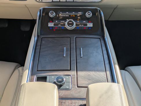 Used 2020 Lincoln Navigator L Reserve w/ Luxury Package image 17