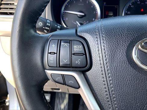 Used 2018 Toyota Highlander Limited Platinum AWD/4WD image 24