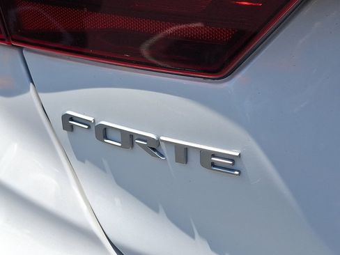 Used 2022 Kia Forte LXS FWD image 21