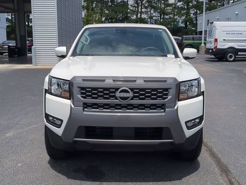 Certified 2025 Nissan Frontier SV w/ SV Convenience Package RWD image 8
