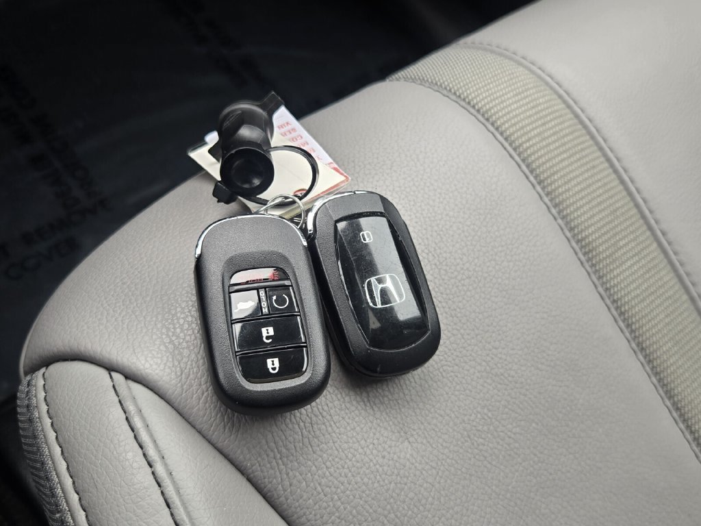 Certified 2025 Honda Pilot Touring image 18