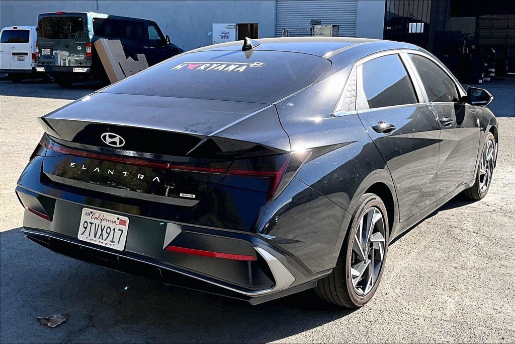 Used 2025 Hyundai Elantra Limited FWD image 4