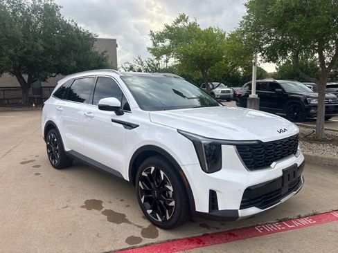 Used 2025 Kia Sorento EX w/ Panoramic Sunroof Package FWD image 3