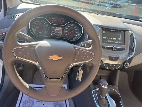 Used 2018 Chevrolet Cruze LT image 26