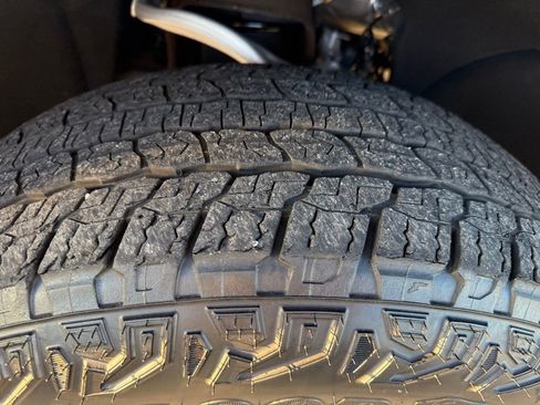 Used 2024 Chevrolet Tahoe Z71 w/ Luxury Package image 26