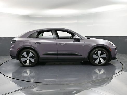 Certified 2025 Porsche Macan 4 Electric image 9