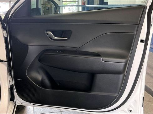 Used 2024 Hyundai Kona Limited FWD image 12