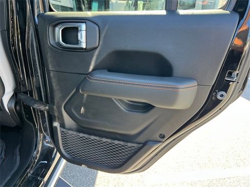 Used 2021 Jeep Gladiator Mojave image 16