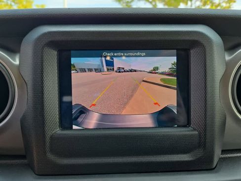 Used 2021 Jeep Gladiator Sport image 36