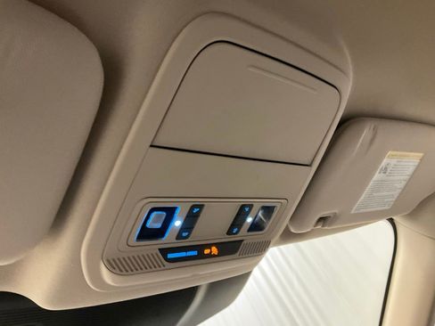 Used 2023 Ford Explorer XLT AWD/4WD image 21