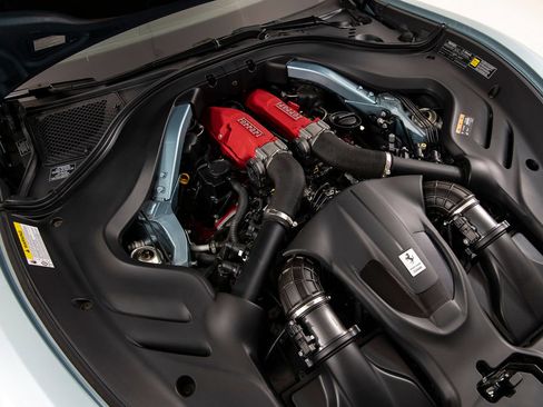 Certified 2024 Ferrari Roma Spider RWD image 33
