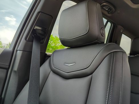 New 2025 Cadillac XT6 Luxury w/ LPO, Premium Carpet Package image 30