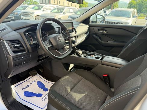 Used 2025 Nissan Rogue SV AWD/4WD image 10