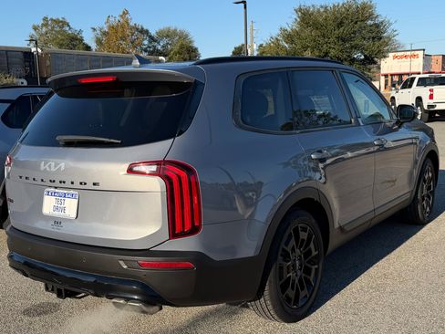 Used 2022 Kia Telluride SX w/ SX Prestige Package image 5