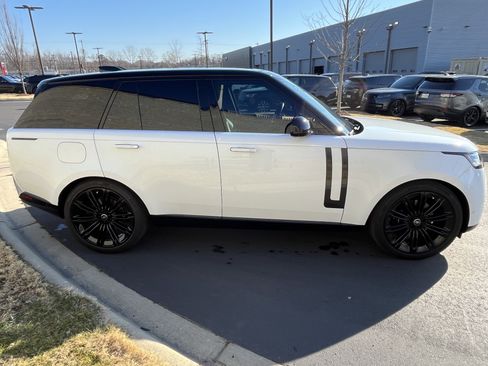 Certified 2025 Land Rover Range Rover SE image 9