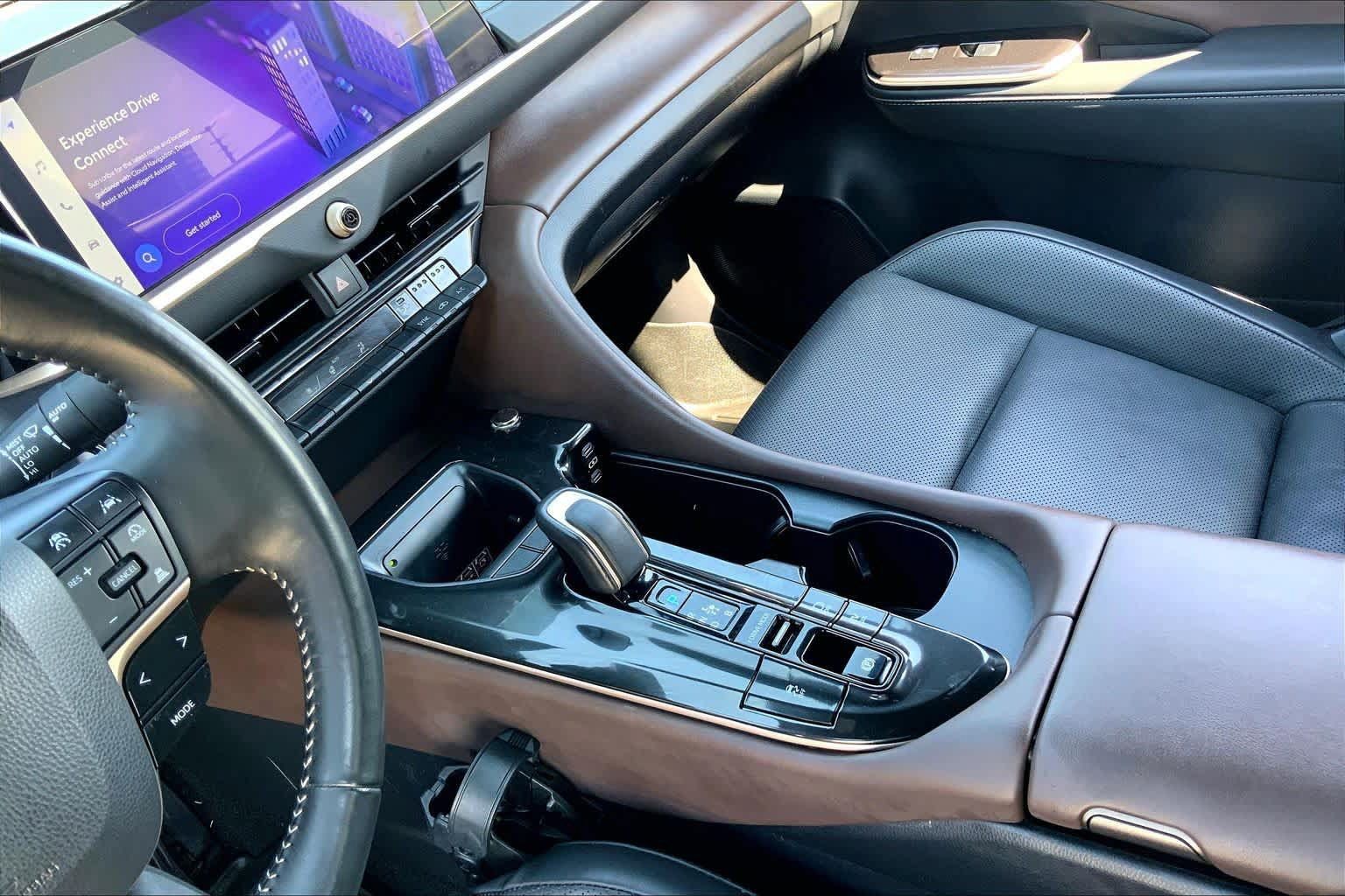 Used 2024 Toyota Crown AWD/4WD image 16