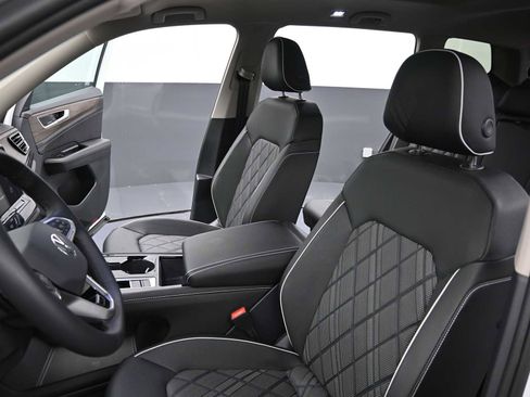 Used 2025 Volkswagen Atlas SEL Premium R-Line image 21