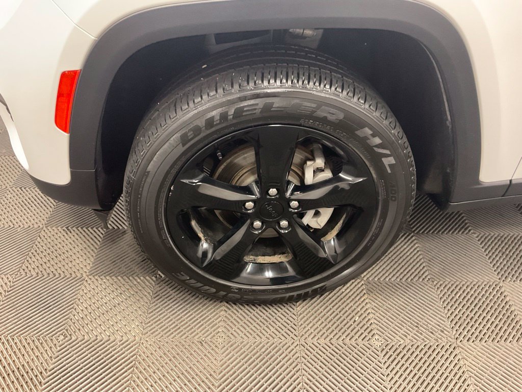 Used 2024 Jeep Grand Cherokee Altitude AWD/4WD image 9