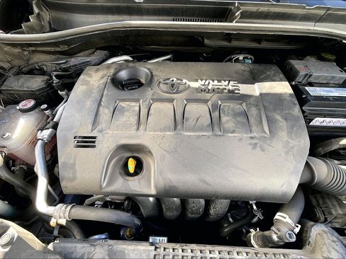 Used 2022 Toyota C-HR XLE image 10