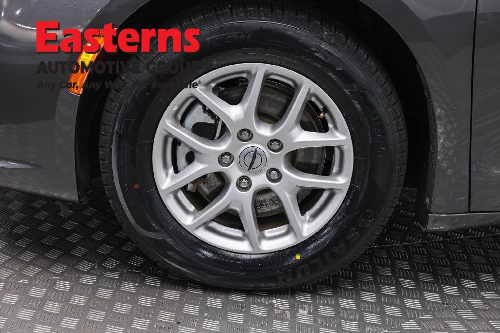 Used 2023 Chrysler Pacifica Touring-L FWD image 36