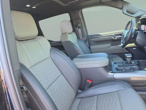 Used 2025 Chevrolet Silverado 1500 ZR2 w/ Technology Package image 34