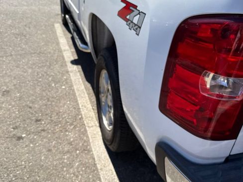 Used 2007 Chevrolet Silverado 1500 LT w/ 1LT Convenience Package AWD/4WD image 11