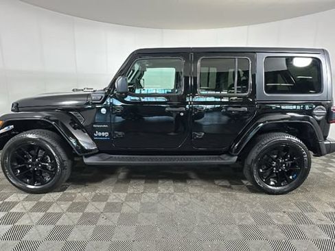 Used 2023 Jeep Wrangler Unlimited Sahara AWD/4WD image 5