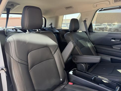 Used 2025 Nissan Pathfinder SL w/ SL Premium Package FWD image 41