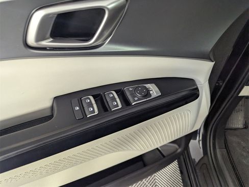 Used 2022 Kia Carnival LX image 19