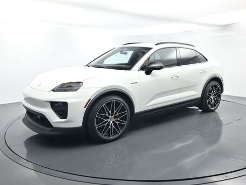 Certified 2025 Porsche Macan 4S Electric AWD/4WD image 1