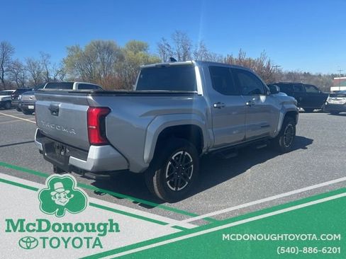 Used 2025 Toyota Tacoma TRD Sport image 4