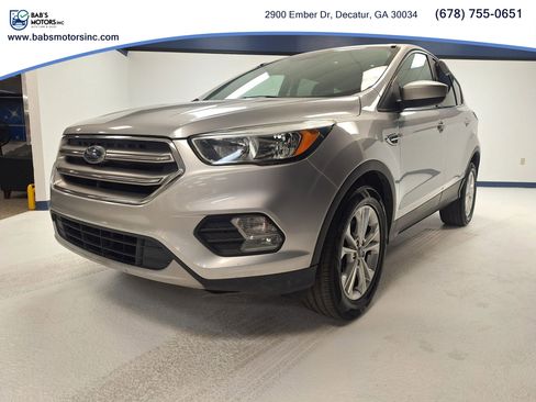 Used 2017 Ford Escape SE FWD image 3