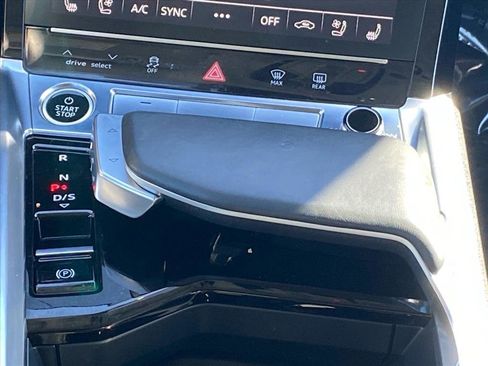 Used 2024 Audi Q8 e-tron Premium Plus w/ Premium Plus Package image 8