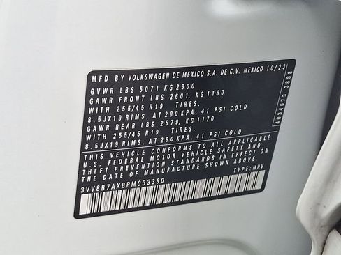 Certified 2024 Volkswagen Tiguan SE R-Line image 27