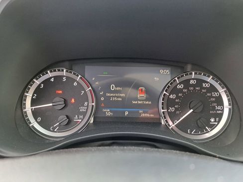 Used 2023 Toyota Highlander XLE image 8