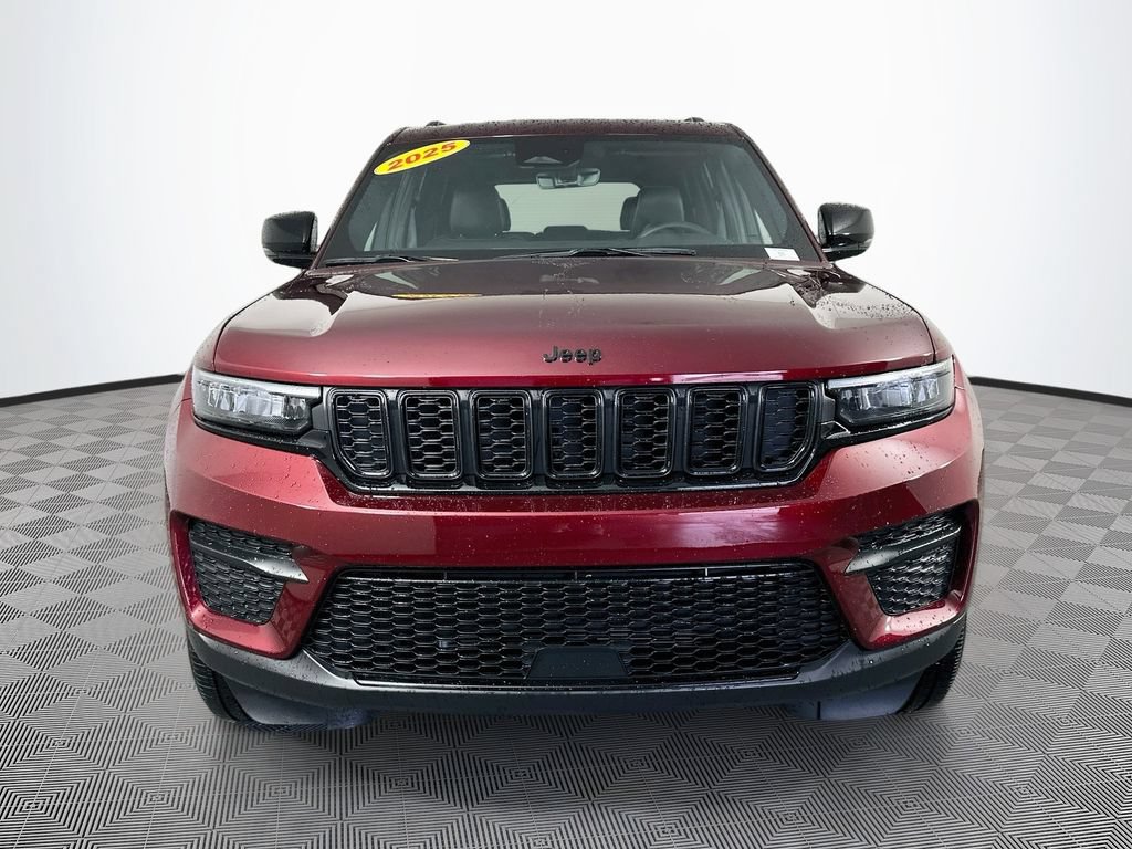 Certified 2025 Jeep Grand Cherokee Altitude AWD/4WD image 4