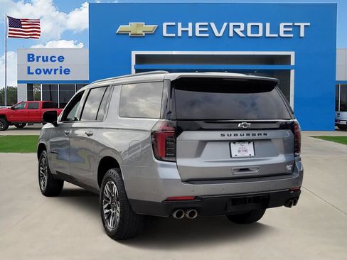 Used 2025 Chevrolet Suburban Z71 AWD/4WD image 5