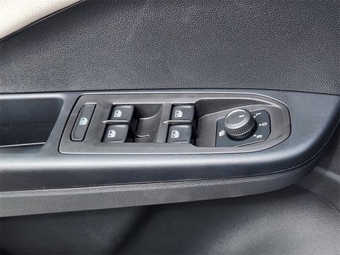 New 2025 Volkswagen Taos SEL image 4