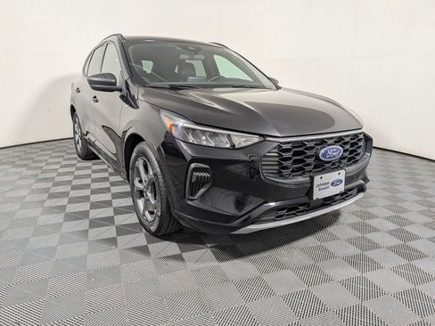Used 2023 Ford Escape ST-Line FWD image 1