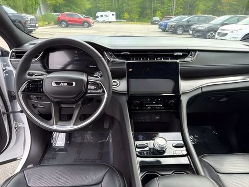 Used 2023 Jeep Grand Cherokee Overland AWD/4WD image 25