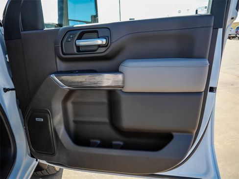 Used 2021 Chevrolet Silverado 2500 LTZ w/ LTZ Premium Package image 19