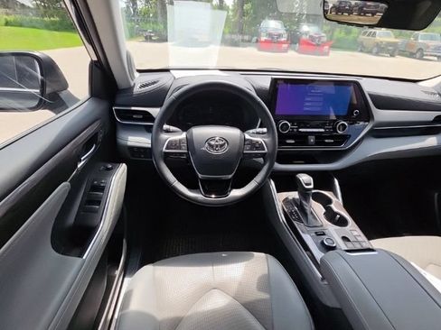 Used 2023 Toyota Highlander Limited AWD/4WD image 8