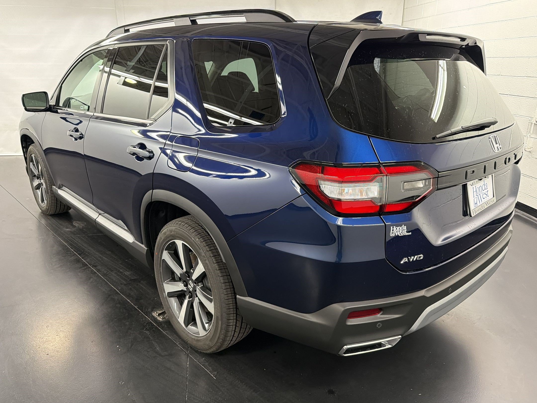 Certified 2025 Honda Pilot Elite image 3