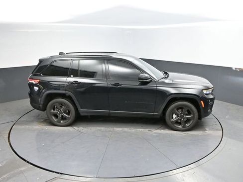 Used 2023 Jeep Grand Cherokee Limited w/ Black Appearance Package image 48