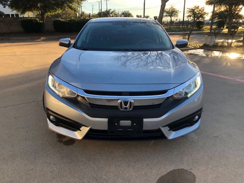 Used 2017 Honda Civic EX-T image 2