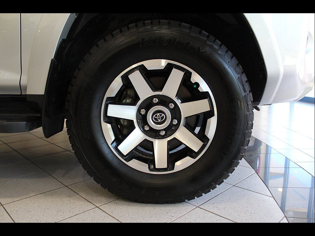 Used 2024 Toyota 4Runner TRD Off-Road Premium AWD/4WD image 10