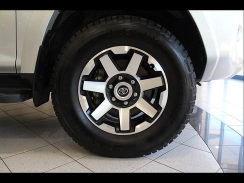 Used 2024 Toyota 4Runner TRD Off-Road Premium AWD/4WD image 10